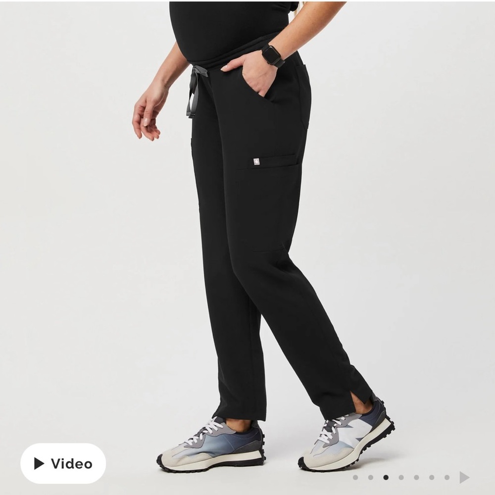 FIGS Yola Black Scrub Bottoms